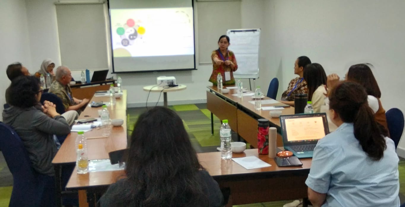 Dr dr Linda Sinto Mars, M, Biommed :  Akupresur Mandiri Sebagai Terapi Komplementer Dalam Pelayanan Prima Dokter Umum